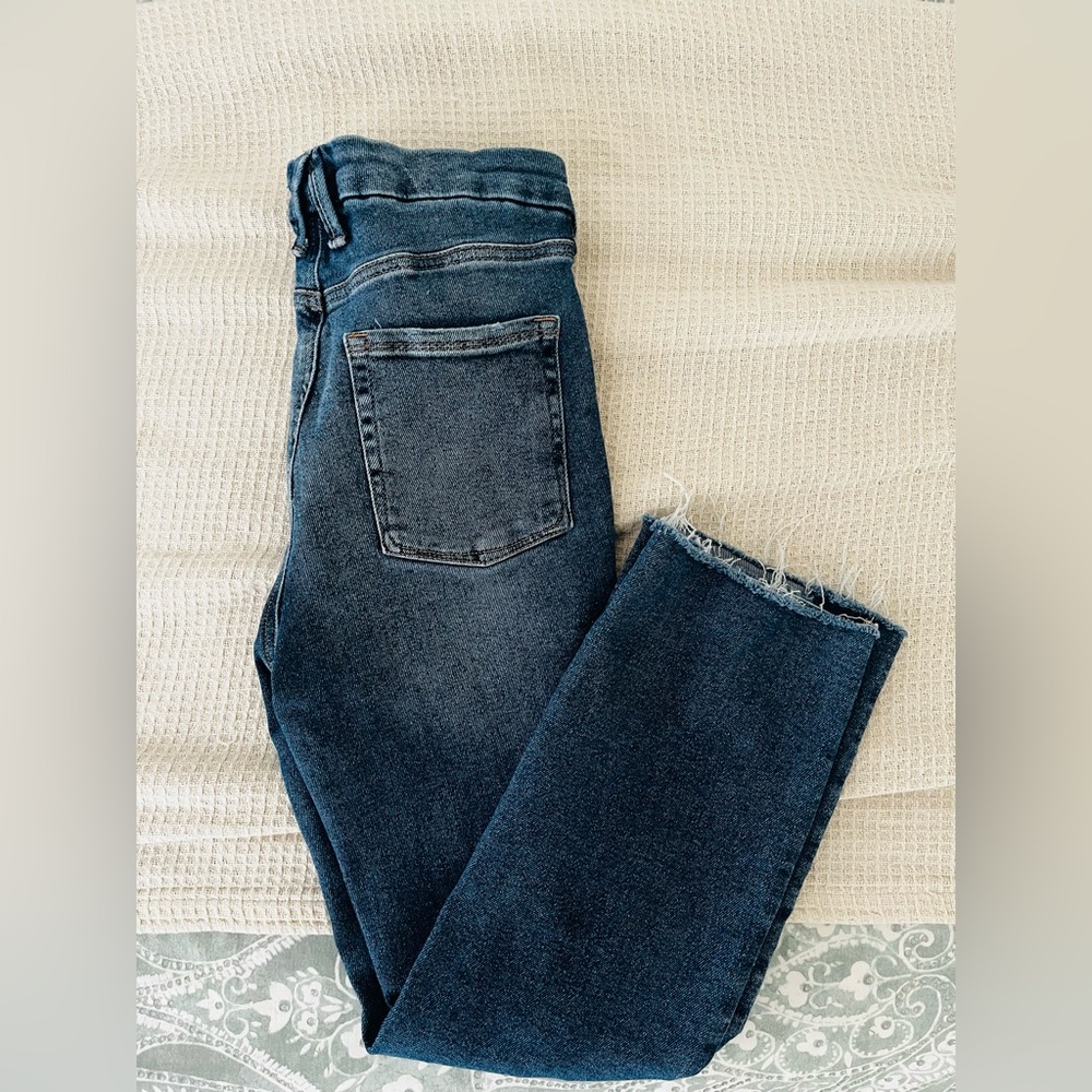 Good American Ankle Cropped Jeans - Picture 3 of 5